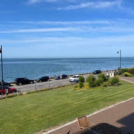 Beautiful Beachfront Retreat With A Stunning Sea View For The Ultimate Escape Away From The Busy World Below Herne Bay Kültér fotó