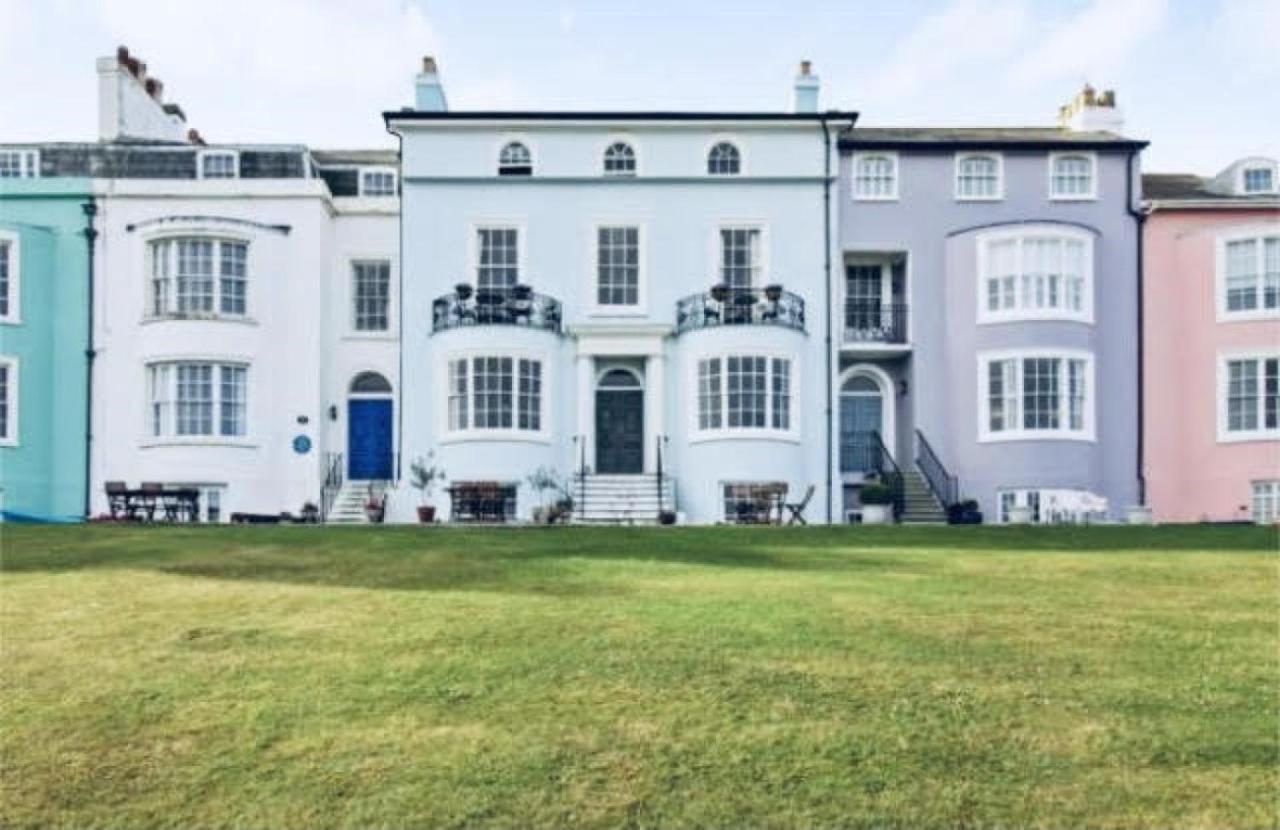 Beautiful Beachfront Retreat With A Stunning Sea View For The Ultimate Escape Away From The Busy World Below Herne Bay Kültér fotó