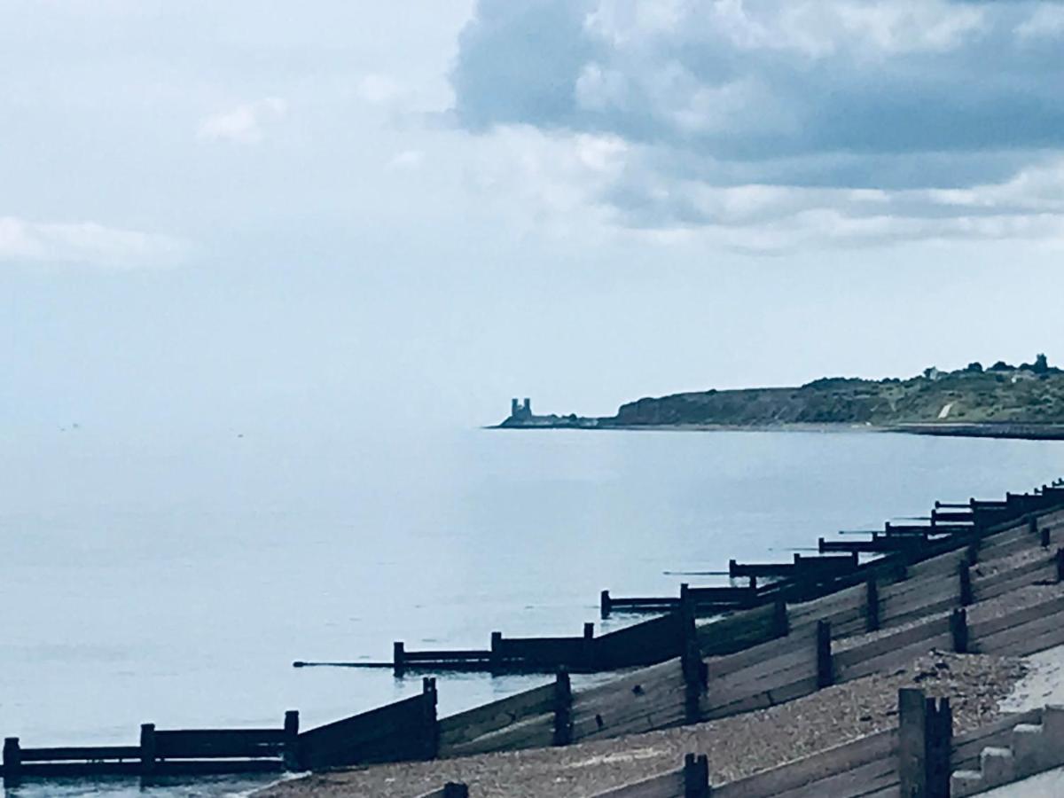 Beautiful Beachfront Retreat With A Stunning Sea View For The Ultimate Escape Away From The Busy World Below Herne Bay Kültér fotó