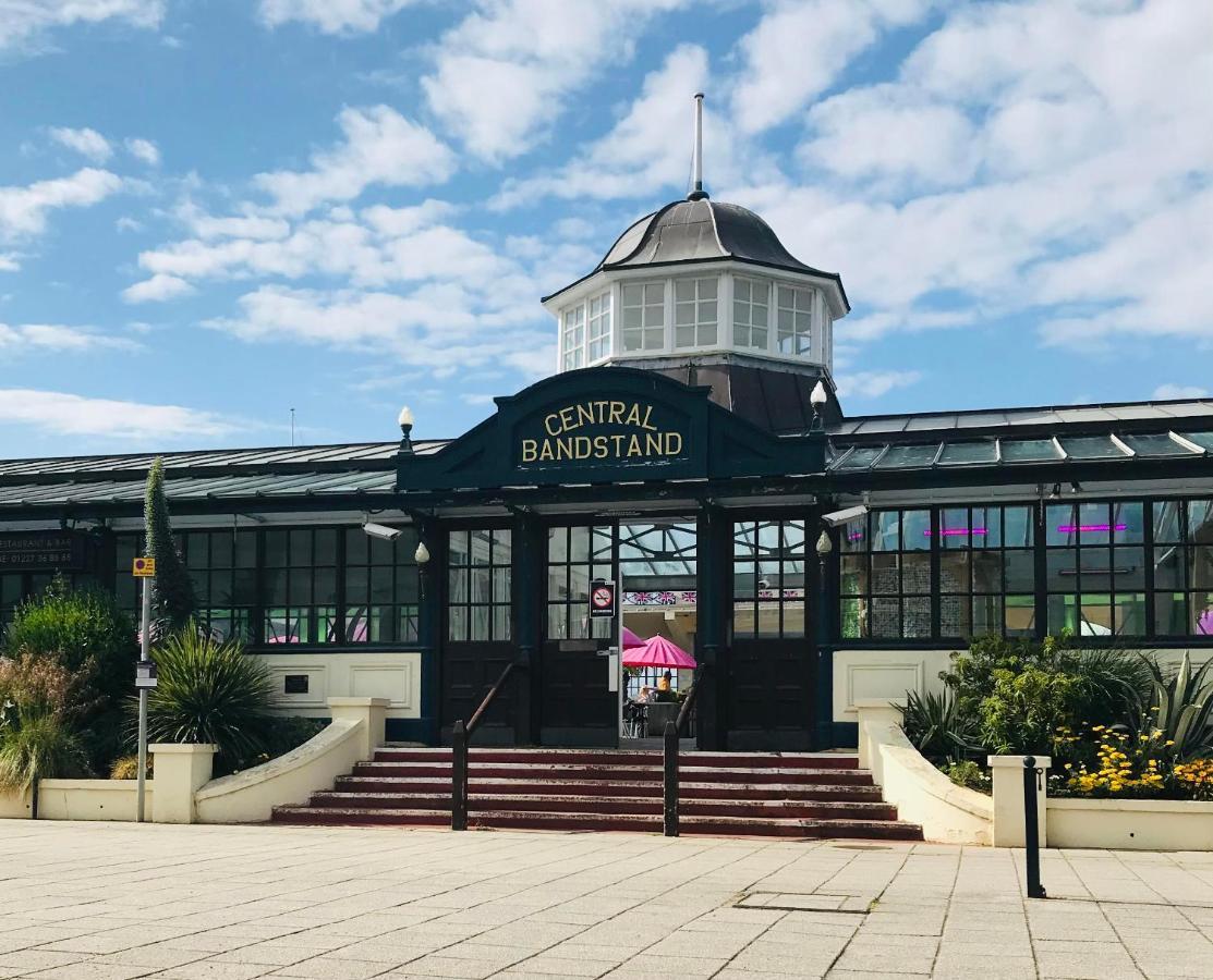Beautiful Beachfront Retreat With A Stunning Sea View For The Ultimate Escape Away From The Busy World Below Herne Bay Kültér fotó