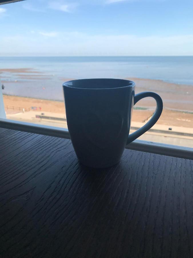 Beautiful Beachfront Retreat With A Stunning Sea View For The Ultimate Escape Away From The Busy World Below Herne Bay Kültér fotó