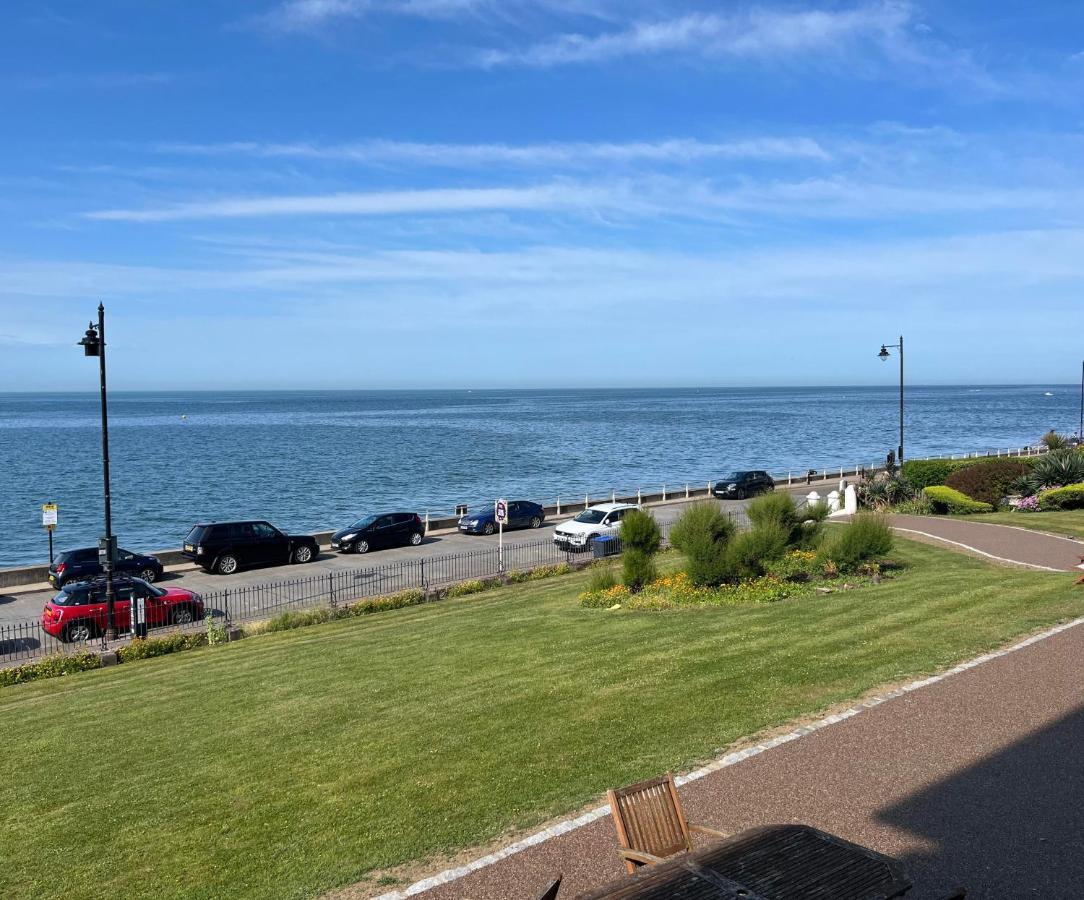 Beautiful Beachfront Retreat With A Stunning Sea View For The Ultimate Escape Away From The Busy World Below Herne Bay Kültér fotó