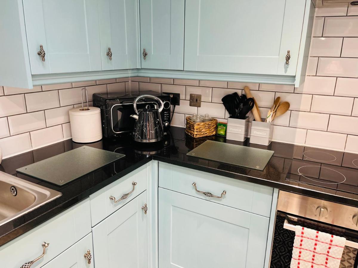 Beautiful Beachfront Retreat With A Stunning Sea View For The Ultimate Escape Away From The Busy World Below Herne Bay Kültér fotó