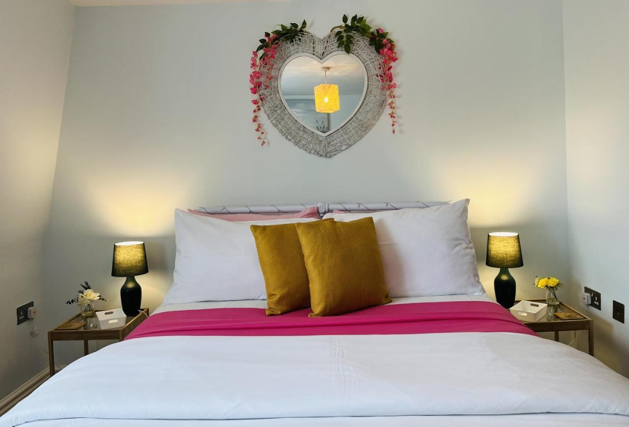 Beautiful Beachfront Retreat With A Stunning Sea View For The Ultimate Escape Away From The Busy World Below Herne Bay Kültér fotó