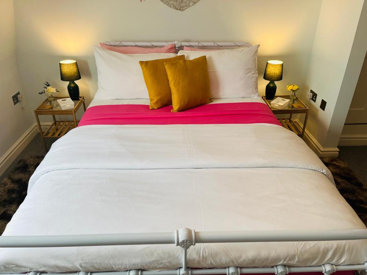 Beautiful Beachfront Retreat With A Stunning Sea View For The Ultimate Escape Away From The Busy World Below Herne Bay Kültér fotó
