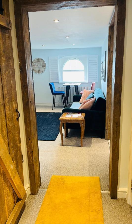 Beautiful Beachfront Retreat With A Stunning Sea View For The Ultimate Escape Away From The Busy World Below Herne Bay Kültér fotó